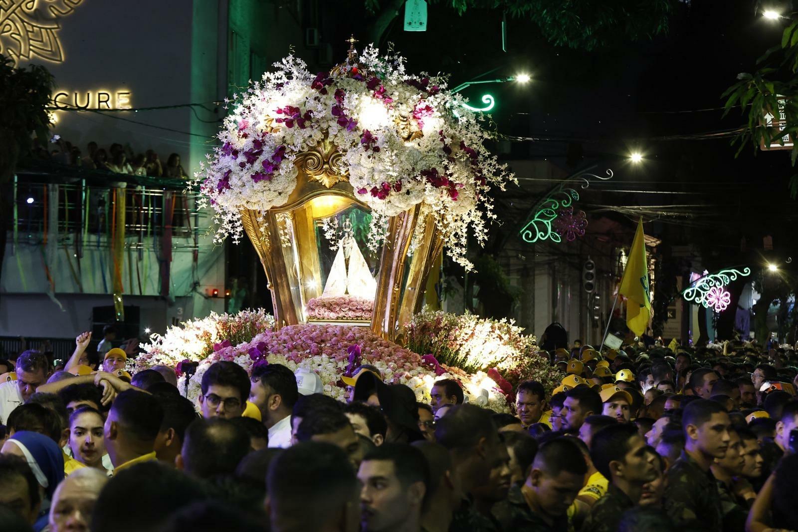 Berlinda da Trasladação com Nossa Senhora de Nazaré.